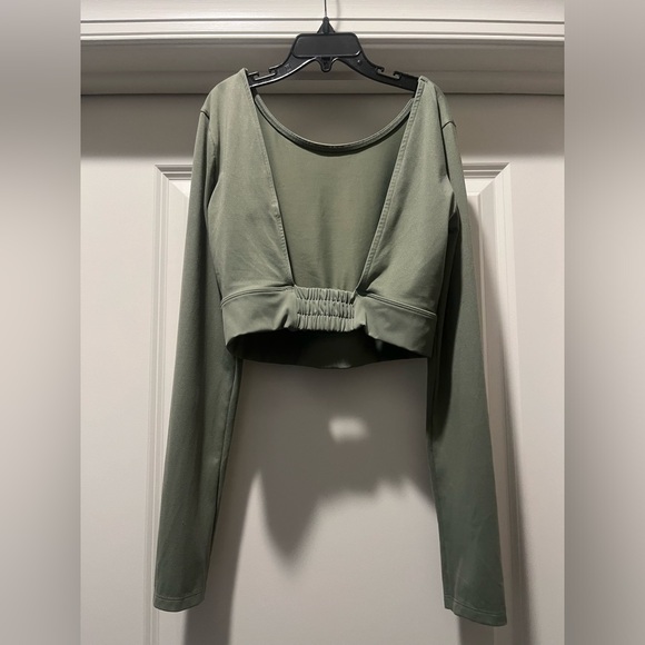 Victoria Sport long sleeve backless top - Picture 3 of 3